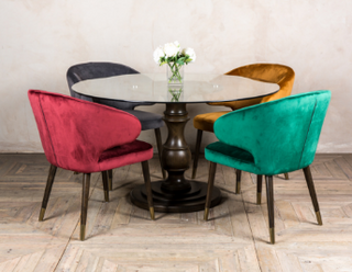 HOW TO CHOOSE A DINING TABLE SIZE