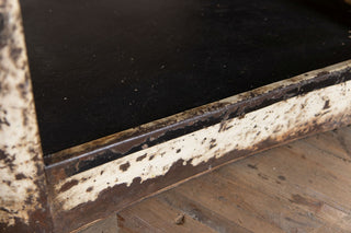 metal-corner-close-up