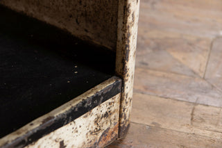 metal-corner-close-up