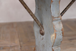 close-up-of-pine-pedestal