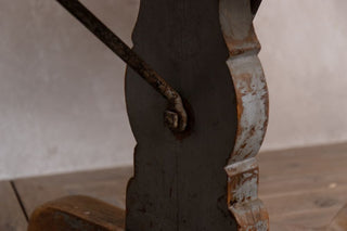 close-up-of-pine-pedestal