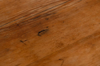 close-up-of-pine-table-top