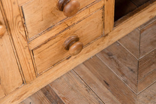 close-up-of-pine-drawers