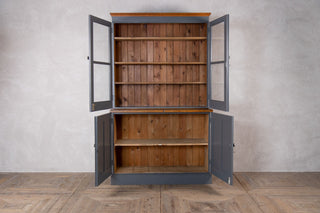 oak-farmhouse-style-kitchen-cupboard-doors-open