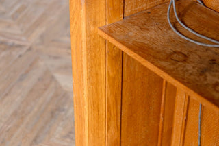 solid-english-oak-lectern-stand-close-up