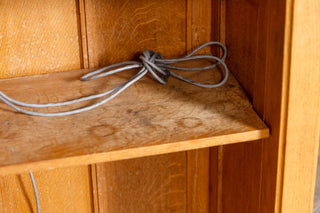 solid-english-oak-lectern-stand-close-up