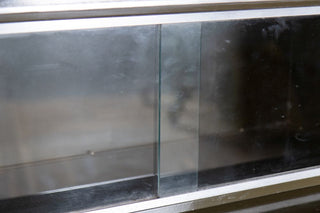 glass-sliding-door-close-up