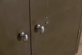 cast-handles-close-up