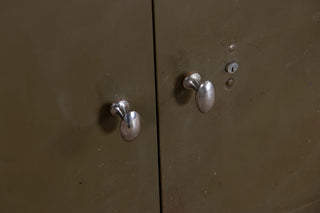 cast-handles-close-up