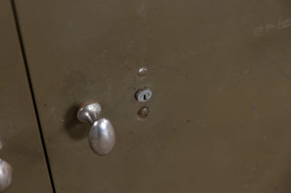 cast-handles-close-up