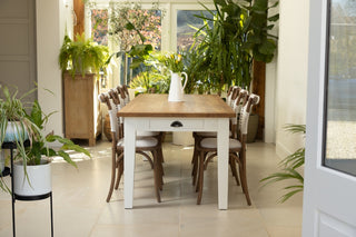 country-farmhouse-table-lifestyle