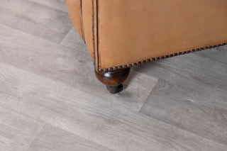 chesterfield-sofa-tan-foot