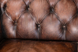chesterfield-sofa-brown-seat