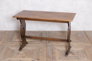 Wooden Bar and Pub Tables with Classic Designs