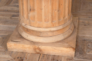 Round Pedestal Pine Table