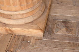 Round Pedestal Pine Table