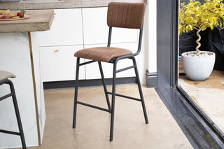 warm-tan-stool-at-kitchen-bar