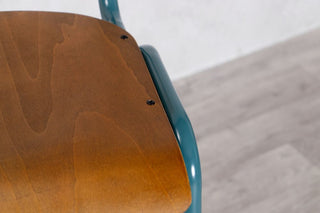 luxor-stool-dark-green-close-up