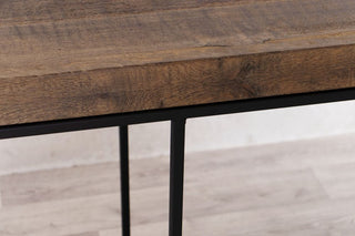 middle-frame-of-table