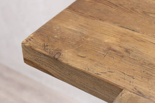 reclaimed-pine-wood-detail
