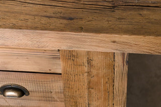 reclaimed-pine-wood-detail