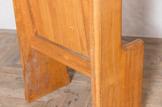 solid-english-oak-church-pew-close-up