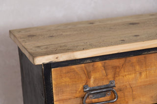 close-up-of-metal-handle-and-top