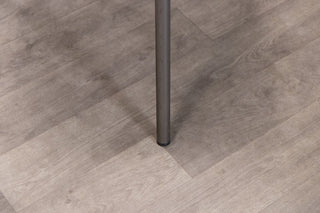 shoreditch-restaurant-cafe-chairs-white-leg