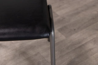 shoreditch-restaurant-cafe-chairs-black-seat