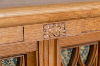 solid-english-oak-altar-detail