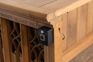 solid-english-oak-altar-detail