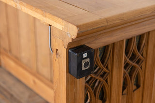 solid-english-oak-altar-detail