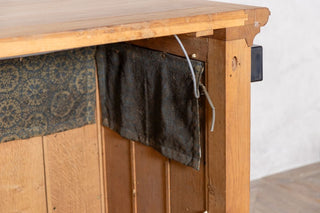 solid-english-oak-altar-detail