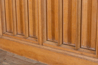 solid-english-oak-altar-detail