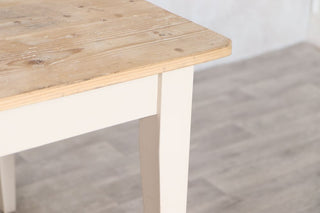 pine-table-corner