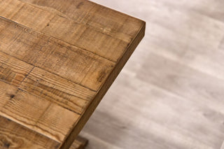 castle-dining-bench-corner-close-up