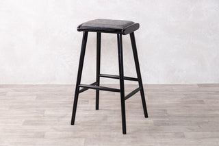 chameleon-stool-black-dorian-grey-bar