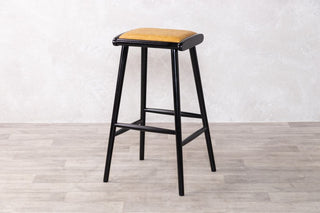 chameleon-stool-black-harvest-gold-bar