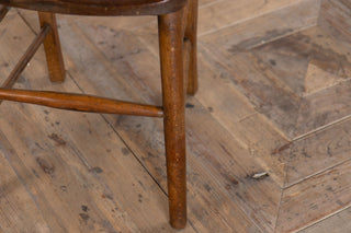 farmhouse-chair-leg-close-up