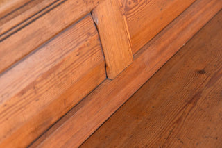 victorian-pitch-pine-church-pew-close-up-seat