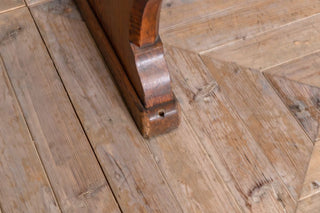 victorian-pitch-pine-church-pew-close-up-leg