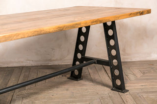 cleated-end-top-table
