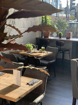 franklin-chairs-in-restaurant-photo-credit-the-giddy-and-white-goose 