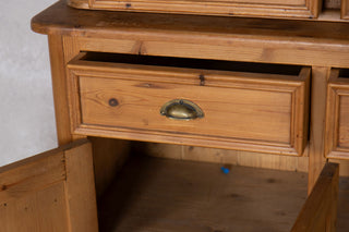 pine-drawer-close-up