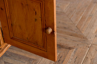 cupboard-door-close-up