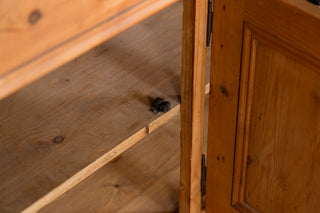 cupboard-shelf-close-up