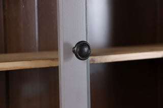 cast-handles-close-up