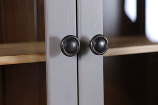 cast-handles-close-up