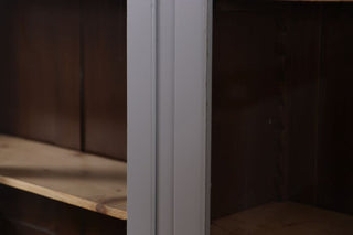 pine-cupboard-close-up