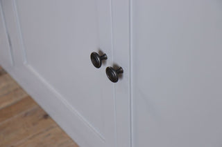 cast-handles-close-up